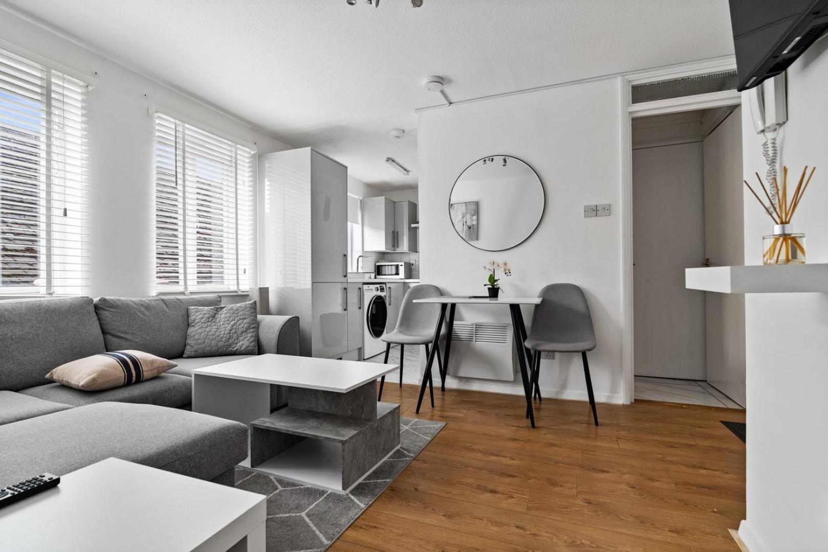 Apartment Shades Of White In Mill Hill Hendon