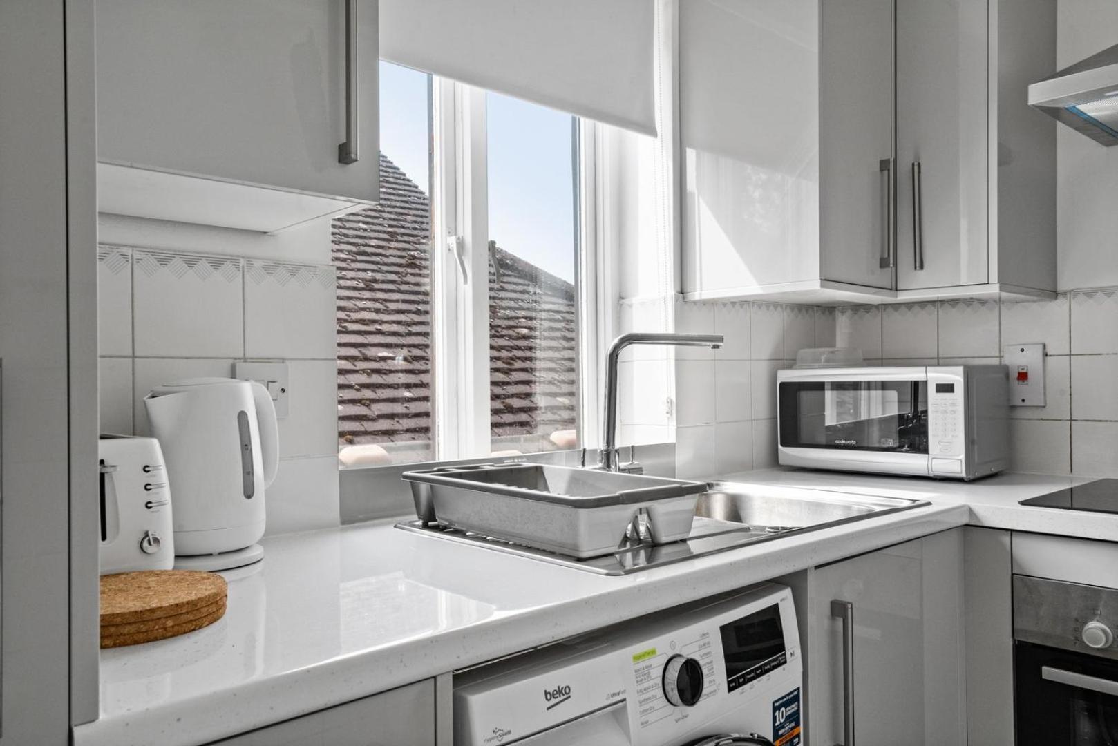 Apartment Shades Of White In Mill Hill