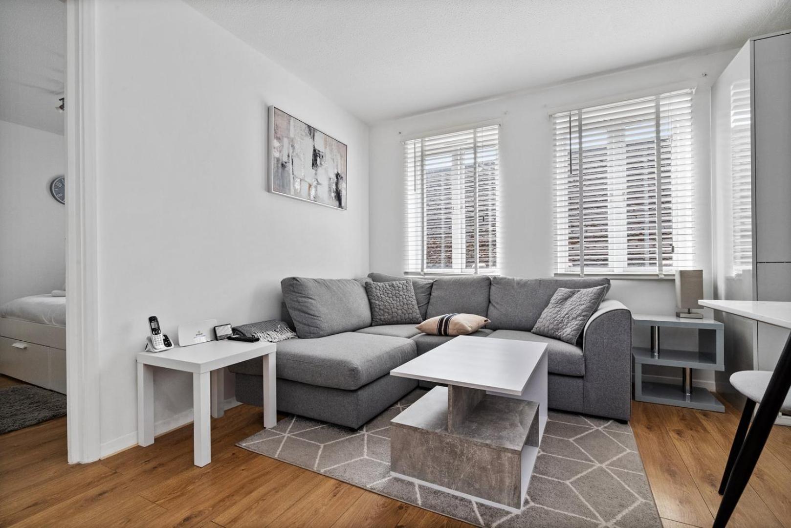 Apartment Shades Of White In Mill Hill